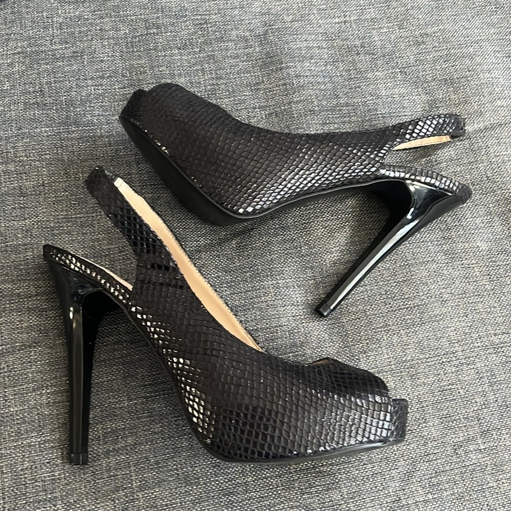 Black Guess snakeskin sling back platform heels size 7